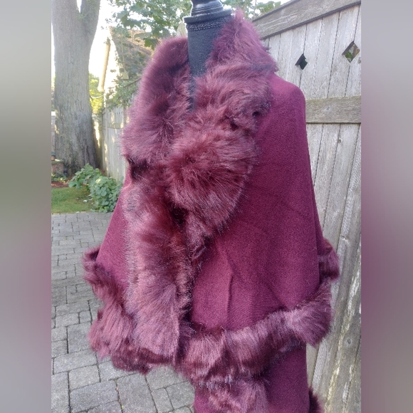 🍁🎄 BACK IN STOCK!  Wrap Jacket Claret Color with faux fur accents 😲 - Picture 4 of 16